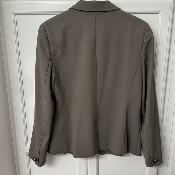 Talbots tan suit - Picture 6 of 9